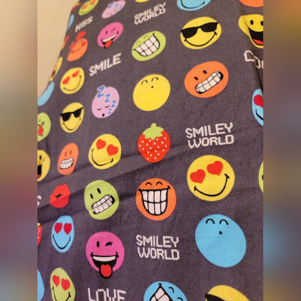 Scrub Top - Picture 2 of 3